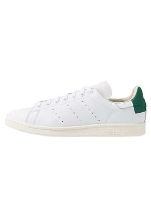 Trainers - white