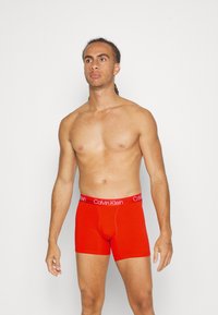 Calvin Klein Underwear BOXER BRIEF 3 PACK MODERN STRUCTURE COTTON - Úzke boxerky - red carpet /white/samba