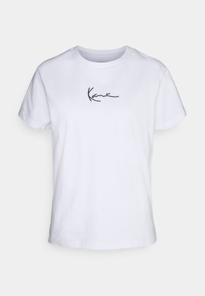 Weißes Baumwoll-T-Shirt mit kurzen Ärmeln, das ein schwarzes gesticktes Logo im linken Brustbereich aufweist. Klassisches Rundhalsdesign.