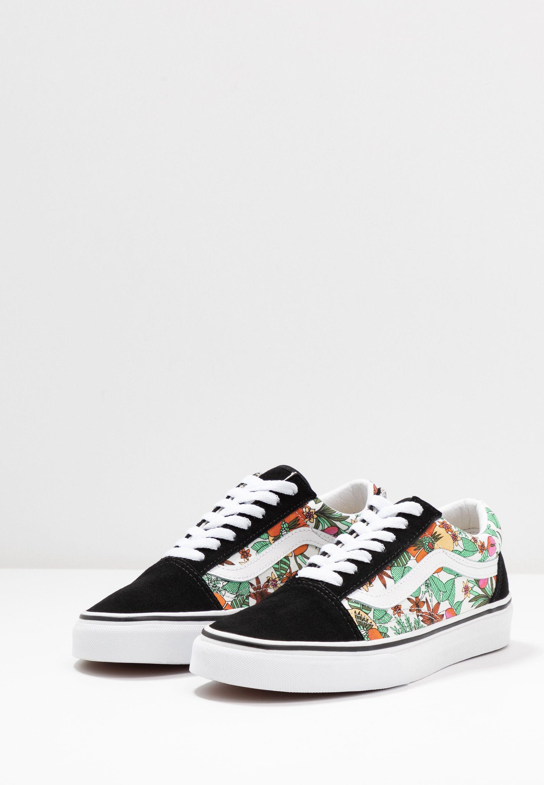 Vans OLD SKOOL Joggesko multicolorblacktrue white Vans COMFYCUSH OLD SKOOL Joggesko blackred Zalando.no