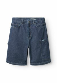 Tamne traperice tamnoplave boje s tradicionalnim dizajnom od pet džepova, velikim bočnim džepom za teret i detaljima u kontrastnoj boji.