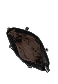 Zwarte leren handtas met een gestructureerde buitenkant. De open binnenkant heeft een bruine voering met herhalend merklogo, een ritszak en metallic hardware.