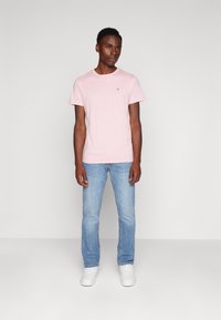 Tommy Jeans SLIM TEE - T-shirt - bas - ballet pink
