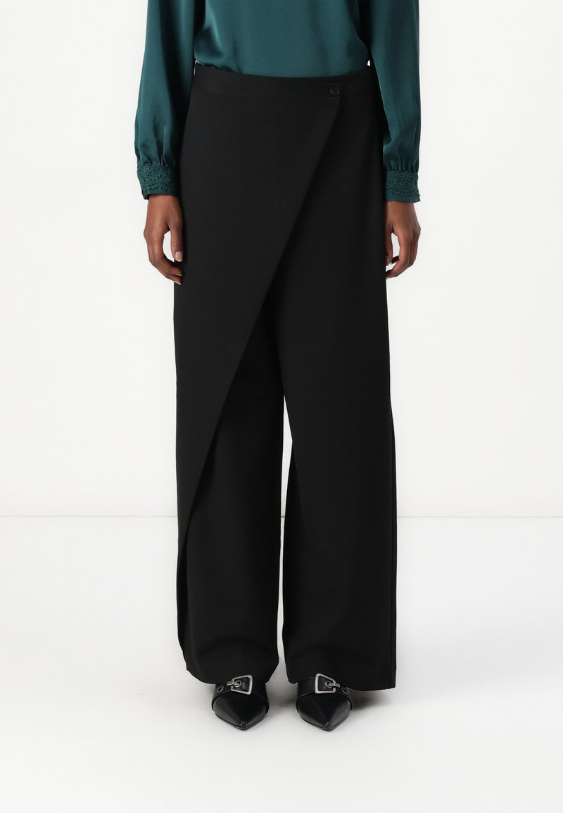 Selected Femme SLFHEDI WIDE PANT - Püksid - black