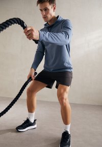 ICANIWILL STRIDE SHORTS - Pantalón corto de deporte - charcoal