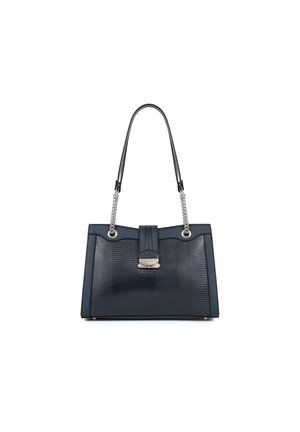 Sac à main en cuir noir texturé avec chaîne argentée et bretelles en cuir, fermeture à clip à l'avant et forme rectangulaire structurée.