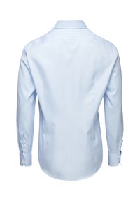 Helleblaue Langarmbluse mit Button-Down-Kragen, glatter Textur und Knopfdetails an den Ärmeln. Rückansicht zeigt einen taillierten Schnitt.