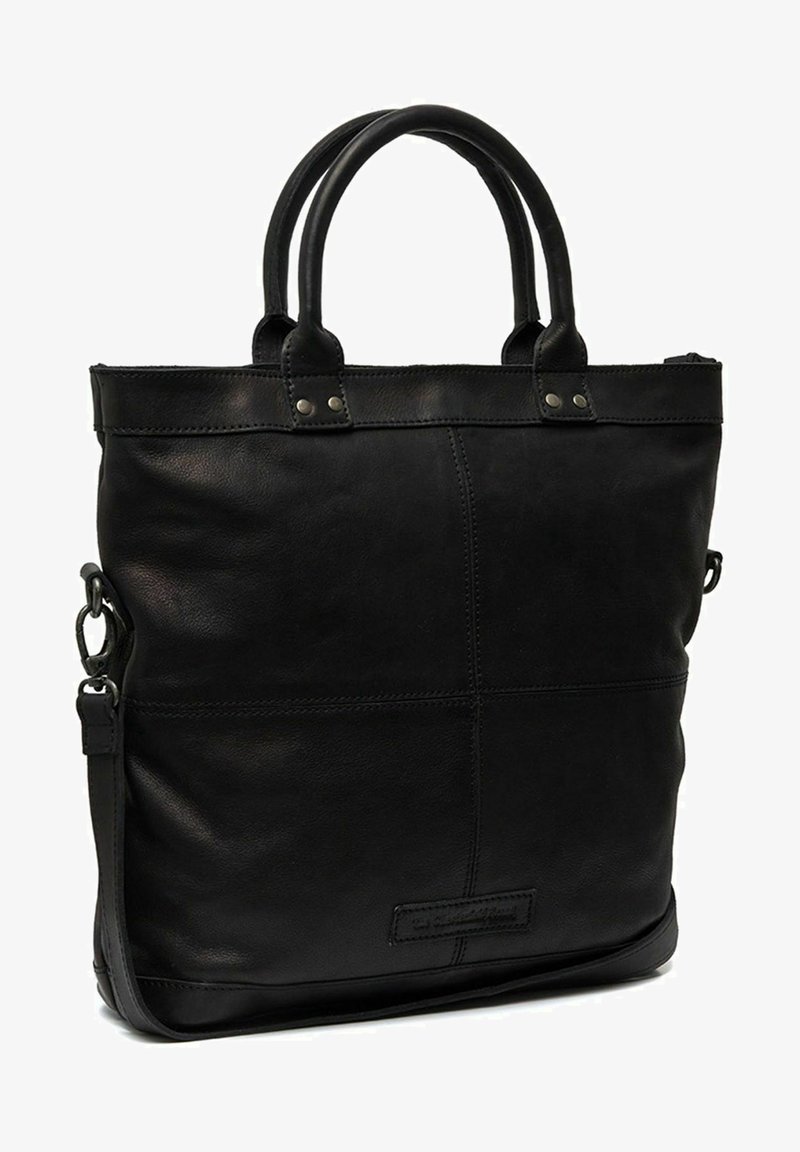 Mustikasta nahkatoimituslaukku, jossa on kaksinkertaiset yläkahvat, irrotettava olkahihna ja näkyvät ompeleet. Lähes sileä pinta, jossa on minimaalista metalliosaa.