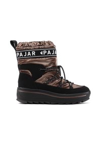 Botte d'hiver étanche noire et bronze avec une tige matelassée, un devant à lacets et une semelle texturée pour une traction optimale. Bande avec le logo PAJAR en haut.