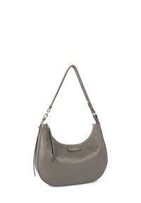 Sac hobo en cuir gris avec un logo doré, de forme courbée, une seule sangle réglable et une ouverture zippée. Fini texturé avec un minimum de détails.