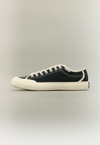 Επιλέχθηκε, black