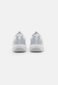 Under Armour DYNAMIC SELECT - Træningssko - white/halo gray