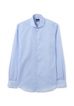 Camicia a maniche lunghe azzurro chiaro realizzata in tessuto liscio, con un motivo a strisce verticali, colletto a punta e sei bottoni frontali.