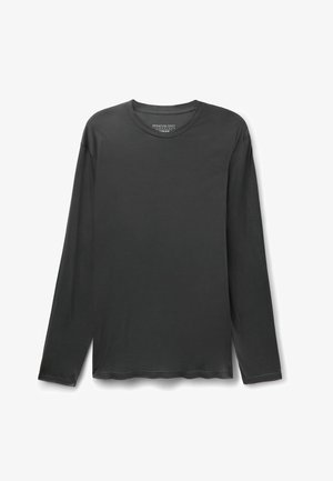 Donkergrijs shirt met lange mouwen en een ronde hals, met een gladde textuur, plat uitgestald tegen een witte achtergrond.