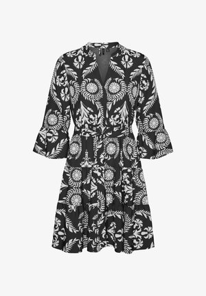 Must kleit, millel on valge lillmuster, pikad varrukad volditud äärega, kihiline seelik ja keha järgnev vöörihm.