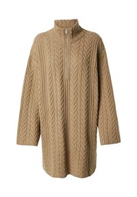 Beige Strickpullover mit hohem Kragen und halbem Reißverschluss. Eingefallene Schultern und lange Ärmel, mit strukturierten, erhöhten Mustern überall.
