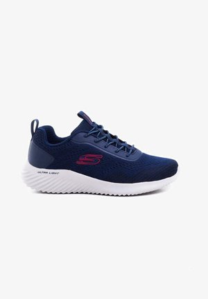 Scarpe da atletica blu navy con tomaia in rete, suola leggera bianca e dettagli rosa. Presentano una linguetta imbottita e un sistema di allacciatura per il supporto.