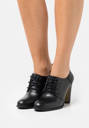 San Marina, Richelieus - black