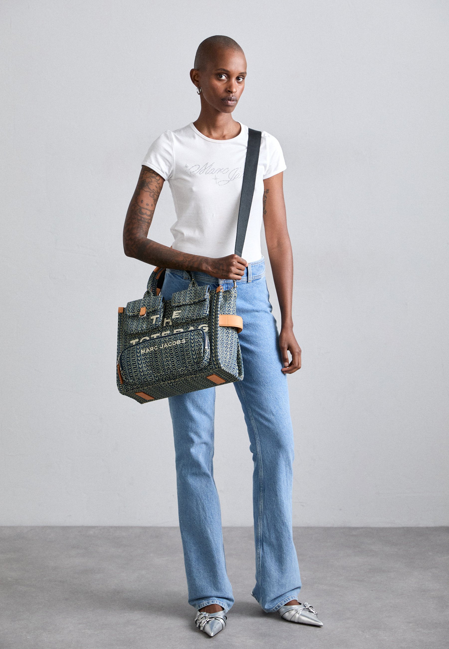 MARC JACOBS THE MEDIUM TOTE - Kézitáska - sun faded denim