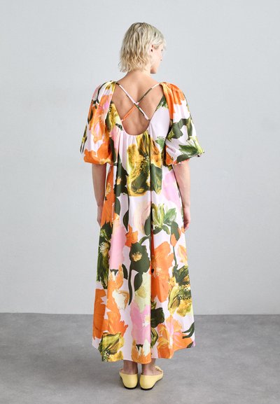 Stine Goya TERESA LIGHT FLUID - Robe de jour - summer day
