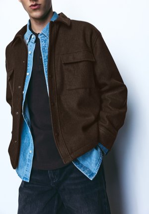 PULL&BEAR, LONG SLEEVE OVERSHIRT - OVERSHIRT - Veste légère - dark brown