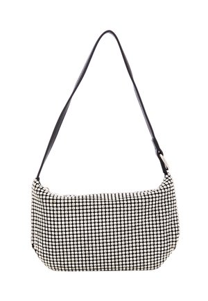 Borsa a spalla nera e bianca decorata con strass, dalla forma curvata, con un'unica tracolla in pelle e una superficie liscia.
