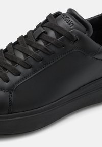 Calvin Klein TOP LACE UP - Sportcipő - triple black