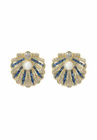Pendientes en tono dorado con forma de concha, adornados con piedras rectangulares azules, rhinestones transparentes y un detalle de perla central.