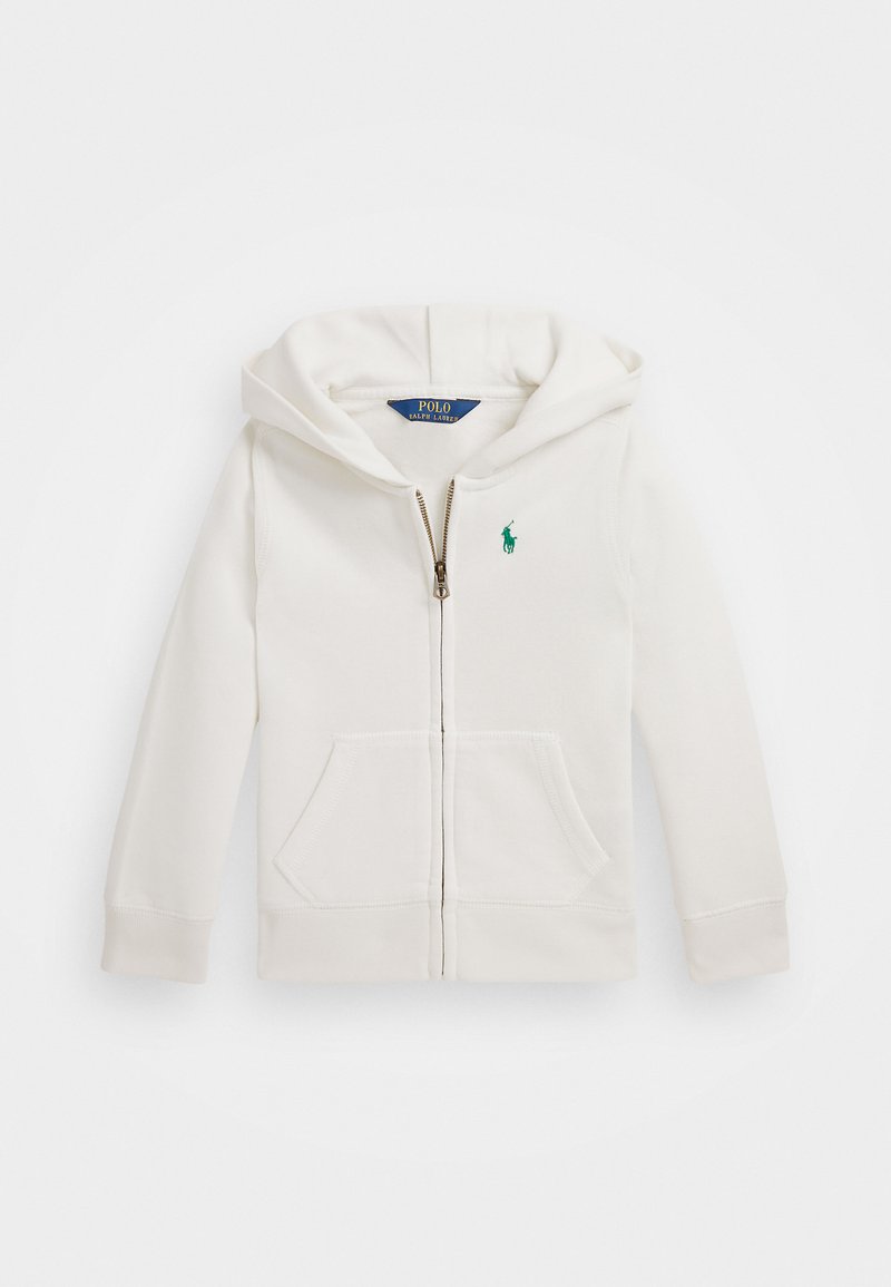 Bela zip-up kapuca iz mehkega materiala, z žepom na sprednji strani, kapuco in majhnim zelenim logotipom na prsih. Preprost dizajn, priložnostna pasura.