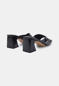Bata Ciabattine con tacco - nero