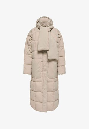 Bēšs garš pūkains mētelis ar kapuci, ar sasietu šalli, šūtu dizainu, divām priekšējām kabatām un priekšējā rāvējslēdzēja aizdari.