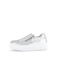 Zilveren metallic sneaker met een witte platformzool, voorzien van veters, een zijrits en een gestructureerde afwerking. Gladde bovenkant.
