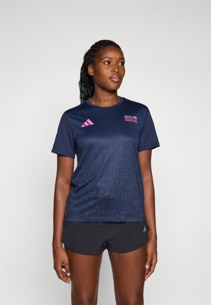 adidas Performance BER25 AOP TEE - Sport T-shirt - collegiate navy