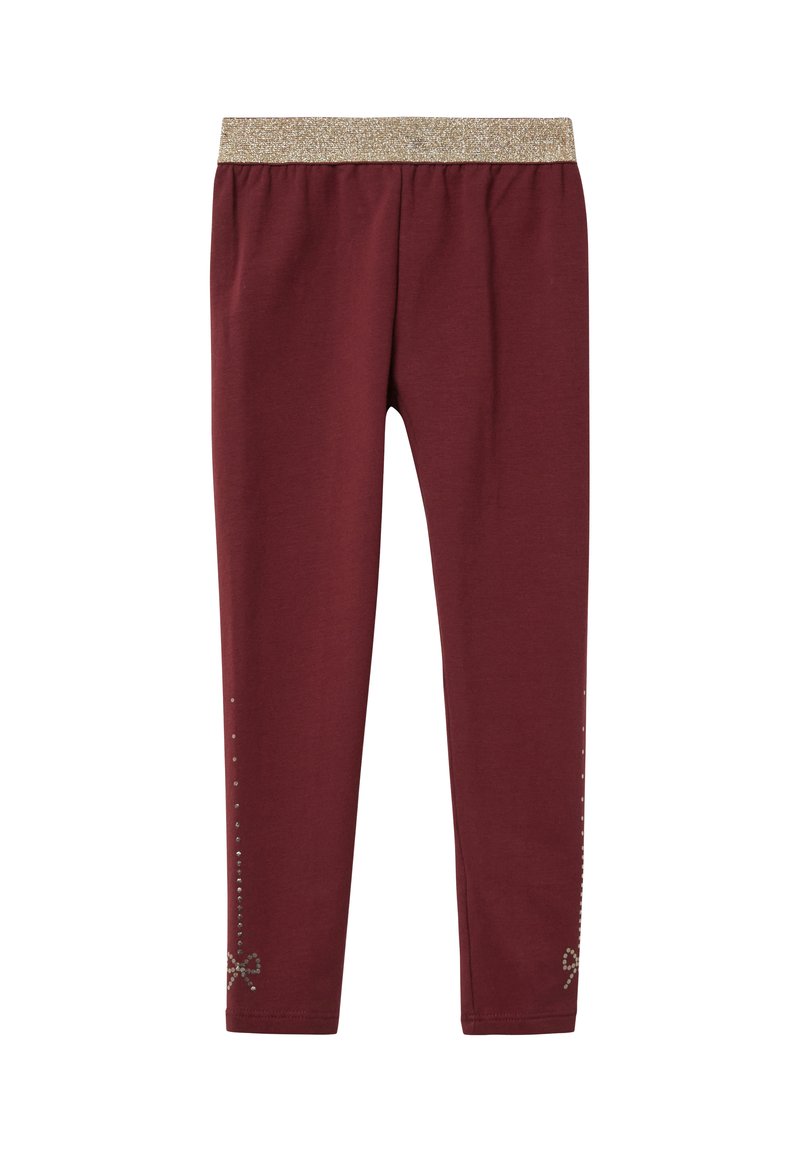 Bordeauxrode legging met een glinsterende gouden tailleband, voorzien van decoratieve studs en een strikontwerp nabij de zoom. Gladde textuur, slanke pasvorm.