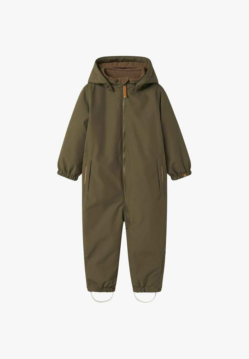 Oliwkowy wodoodporny kombinezon z kapturem, elastycznymi mankietami, dwoma kieszeniami bocznymi i brązowymi detalami. Zamek błyskawiczny z przodu.