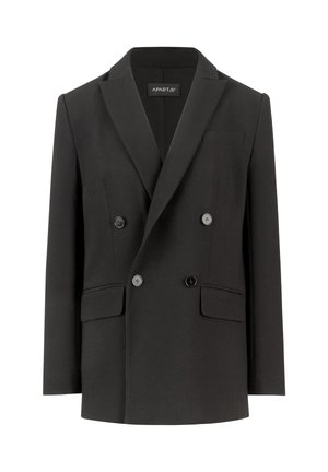 Blazer negro de doble botonadura con solapas de punta, dos bolsillos frontales, cuatro botones y un bolso en el pecho. Textura suave, diseño ajustado.