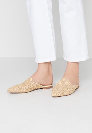 Head over Heels by Dune Muiltjes - beige