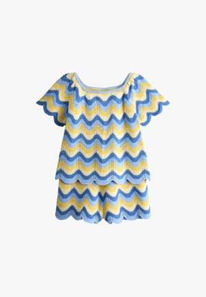 Gebreide set met top met korte mouwen en short met blauw, geel en wit golvend streeppatroon en gegolfde randen.