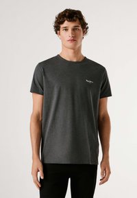 Temno siva majica s kratkimi rokavi iz bombažne tkanine, z okroglim izrezom in majhnim belim logotipom na levi strani prsnega koša.