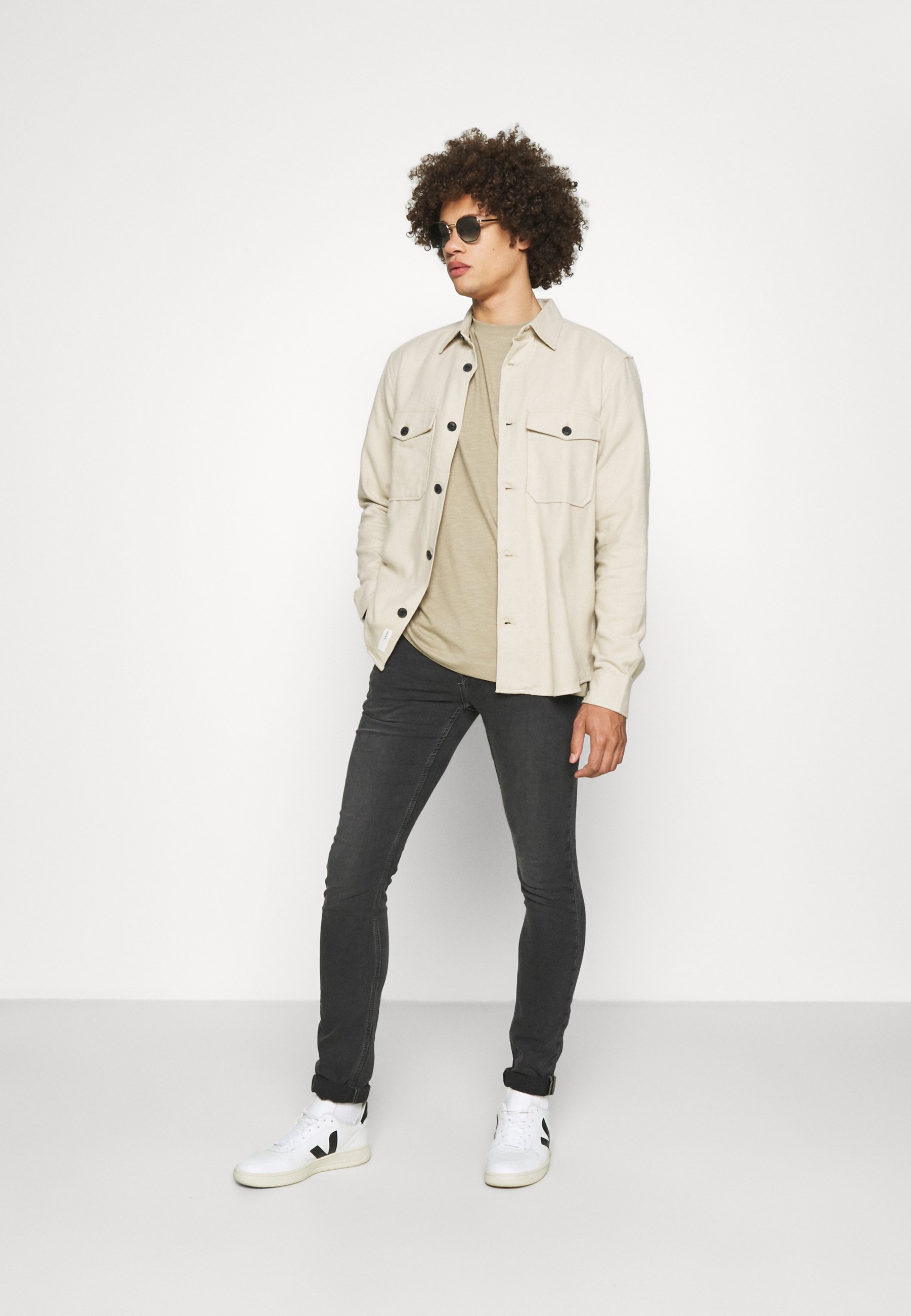 Cómo combinar pantalones anchos: 10 ideas - ModaEllas.com