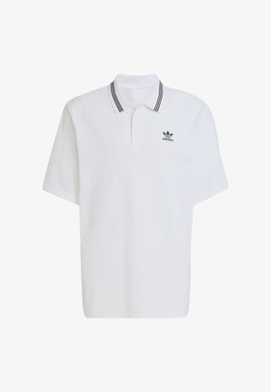 Camisa polo blanca de algodón, con un cuello acanalado con rayas negras y un pequeño logotipo negro en el lado izquierdo del pecho. Mangas cortas.
