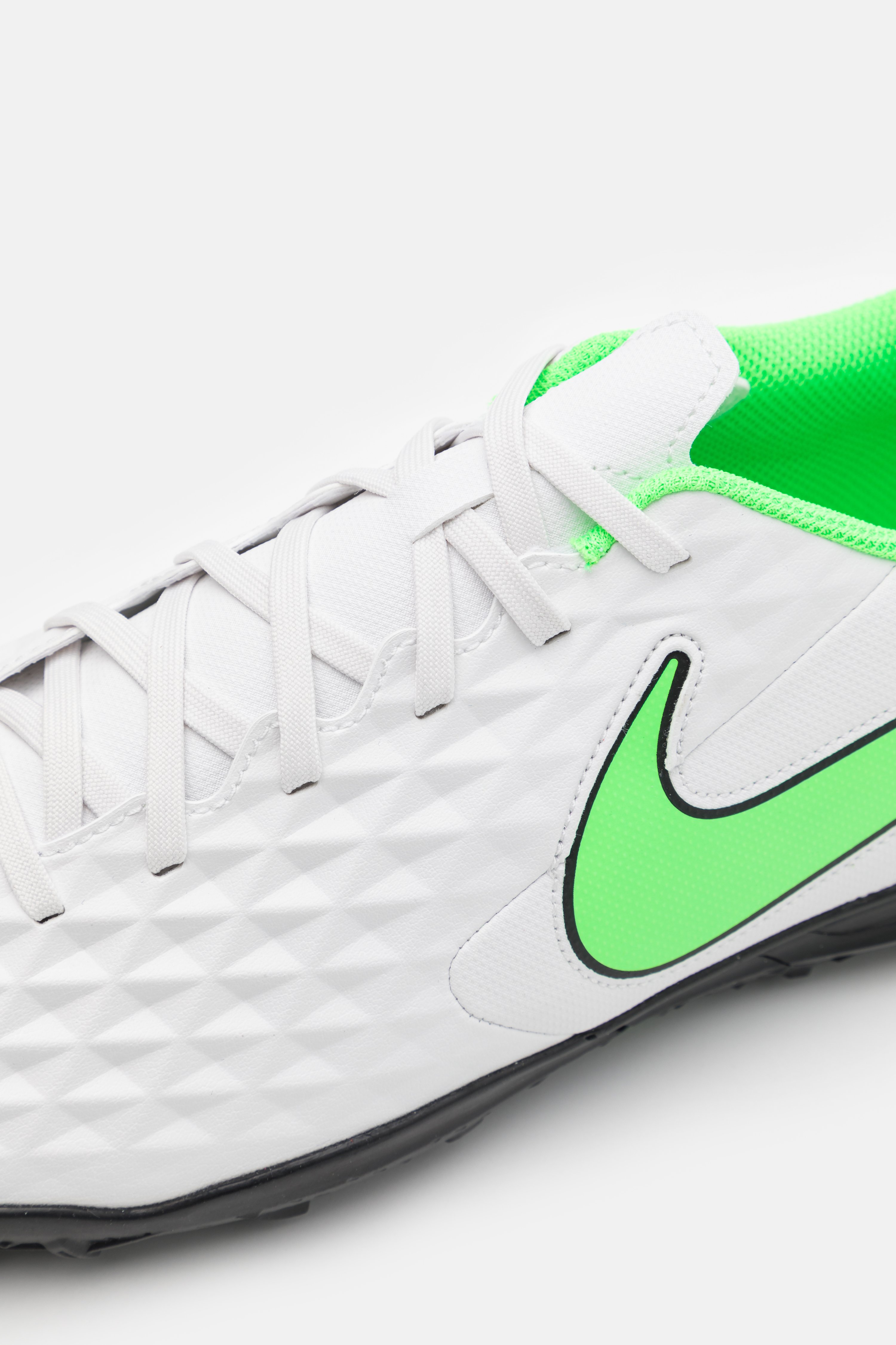 nike tiempo legend club astro turf trainers