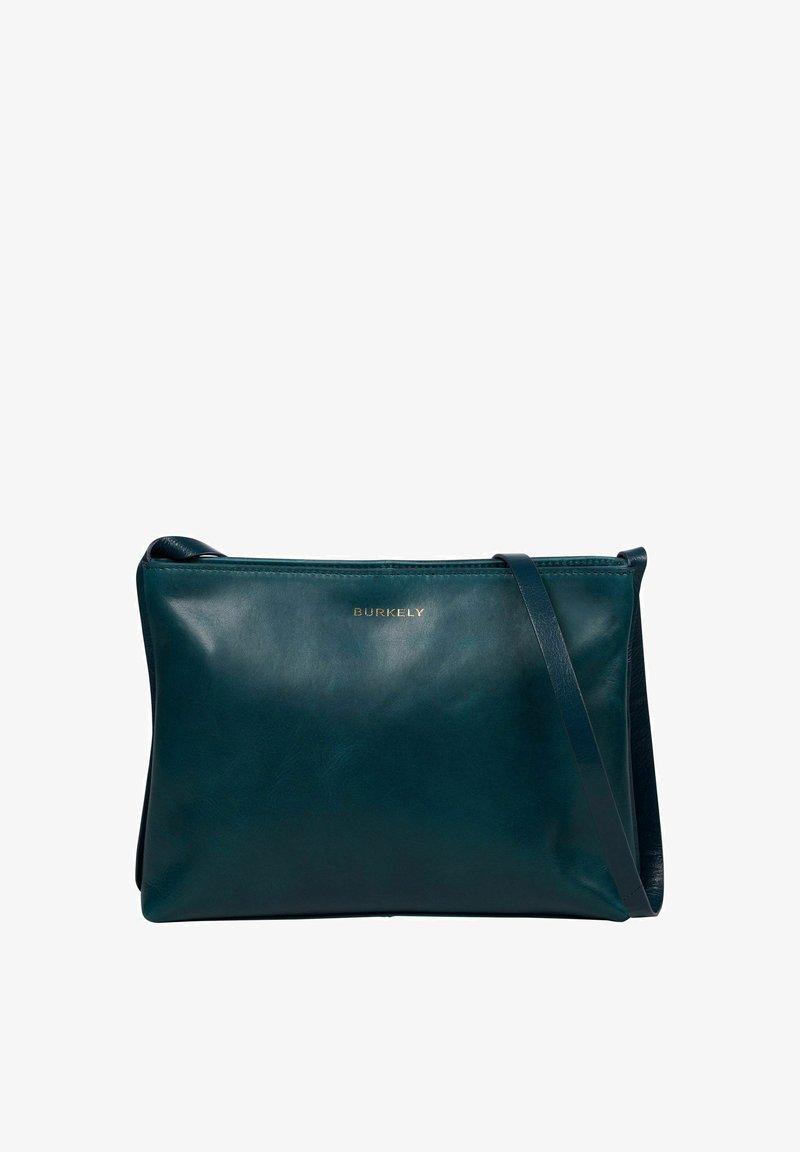 Sac en bandoulière en cuir bleu canard avec une texture lisse, logo doré "BURKELY", fermeture zippée et une sangle ajustable. Forme rectangulaire, design minimaliste.