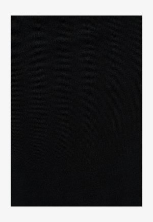 Schwarzer gerippter Stoff mit feiner Textur, der vertikale Linien aufweist. Das Material wirkt dehnbar und hat eine einheitliche Farbe.