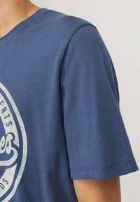 Jack & Jones O-NECK - T-shirts med print - ensign blue