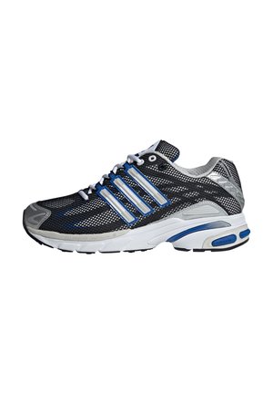 Schwarzer und blauer Sportschuh mit weißer Sohle und Schnürsenkeln, mit Mesh-Gewebe und drei reflektierenden Streifen an der Seite.