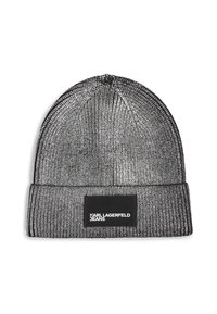 Srebrna pletiva kapa s rebrastom teksturom i crnom oznakom koja sadrži bijeli tekst. Dizajnirana da čvrsto prianja uz glavu.