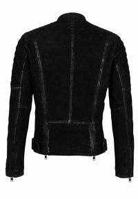 Zwarte leren jas met een strak ontwerp, hoge kraag, ribbeldetails op de schouders, ritszakken en een ceintuurlaar.