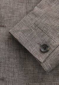 Next TEXTURED - REGULAR FIT - Kevyt takki - brown