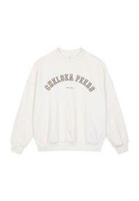 Biała bluza z długim rękawem, z prążkowanymi mankietami i okrągłym dekoltem. Zawiera nazwę "CHELSEA PEERS" w pogrubionych, ciemnych literach oraz "EST. 2012" poniżej.